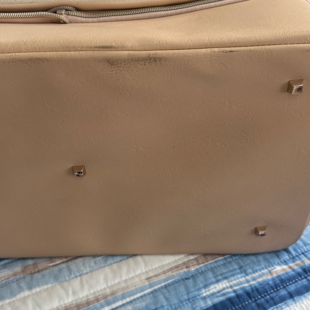 Beis Weekender with Make up case - image 5